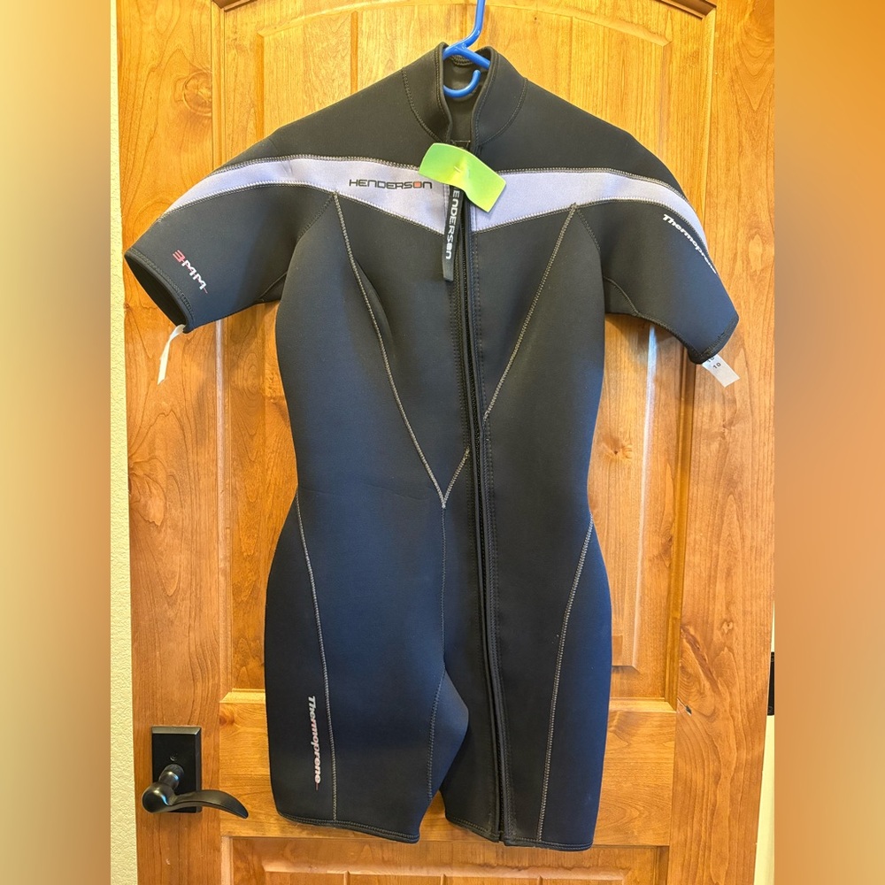 NWOT Henderson Black Short Sleeve Wetsuit for Women